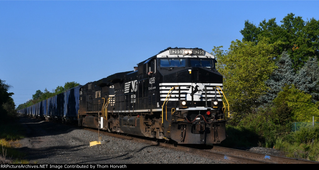 NS 62V approaches Valley Road's grade crossing on the Lehigh Line